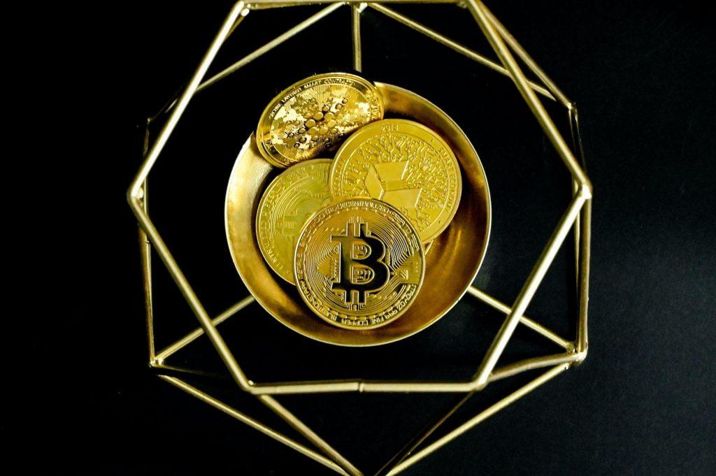 Bitcoin à l'intérieur d'une tige métallique